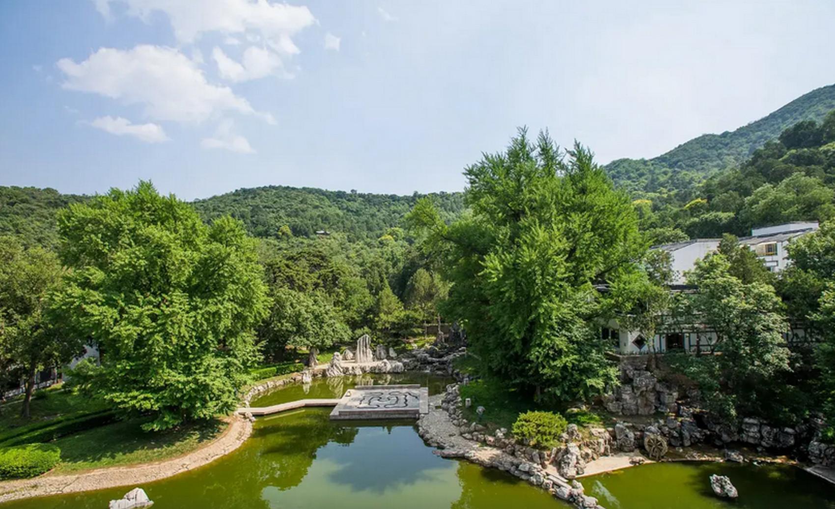 Fragrant Hill Hotel 50/60