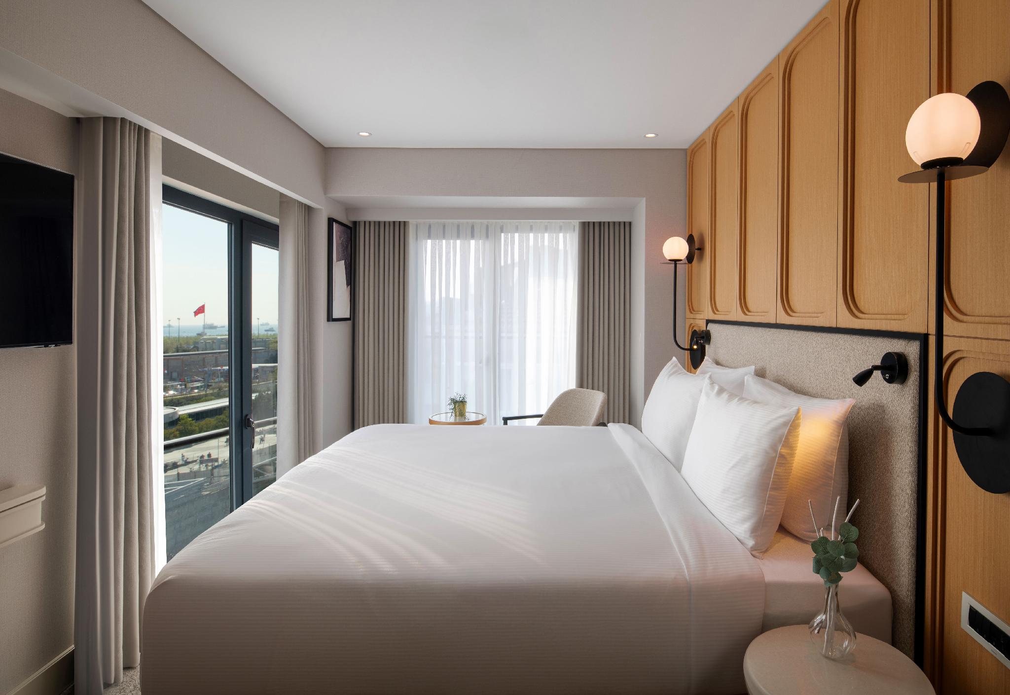 Super, Deluxe, King Bed