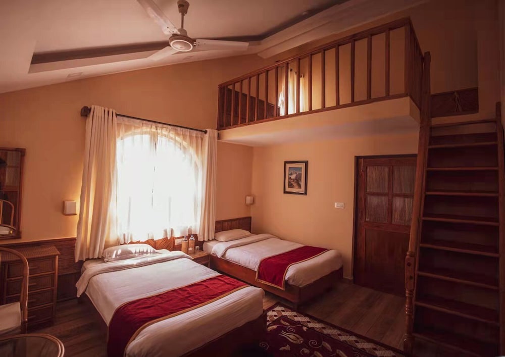 Safari Adventure Lodge 4/15