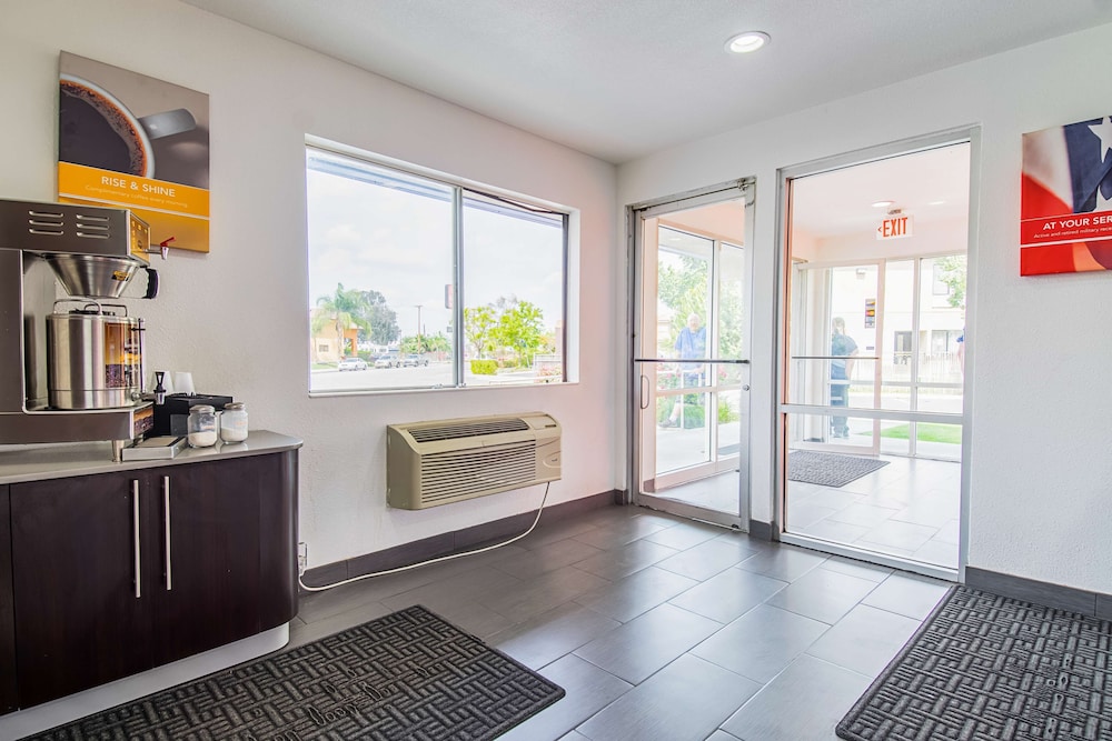 Motel6 Bakersfield, CA - Airport 17/63