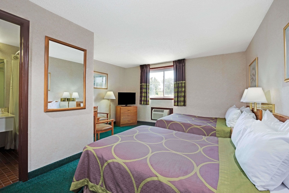 Super 8 Kenmore Buffalo Niagara Falls Area 6/18