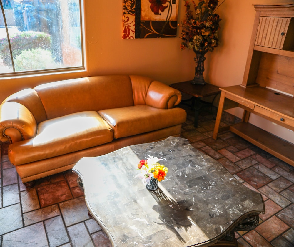Budget Inn Phoenix 36/56
