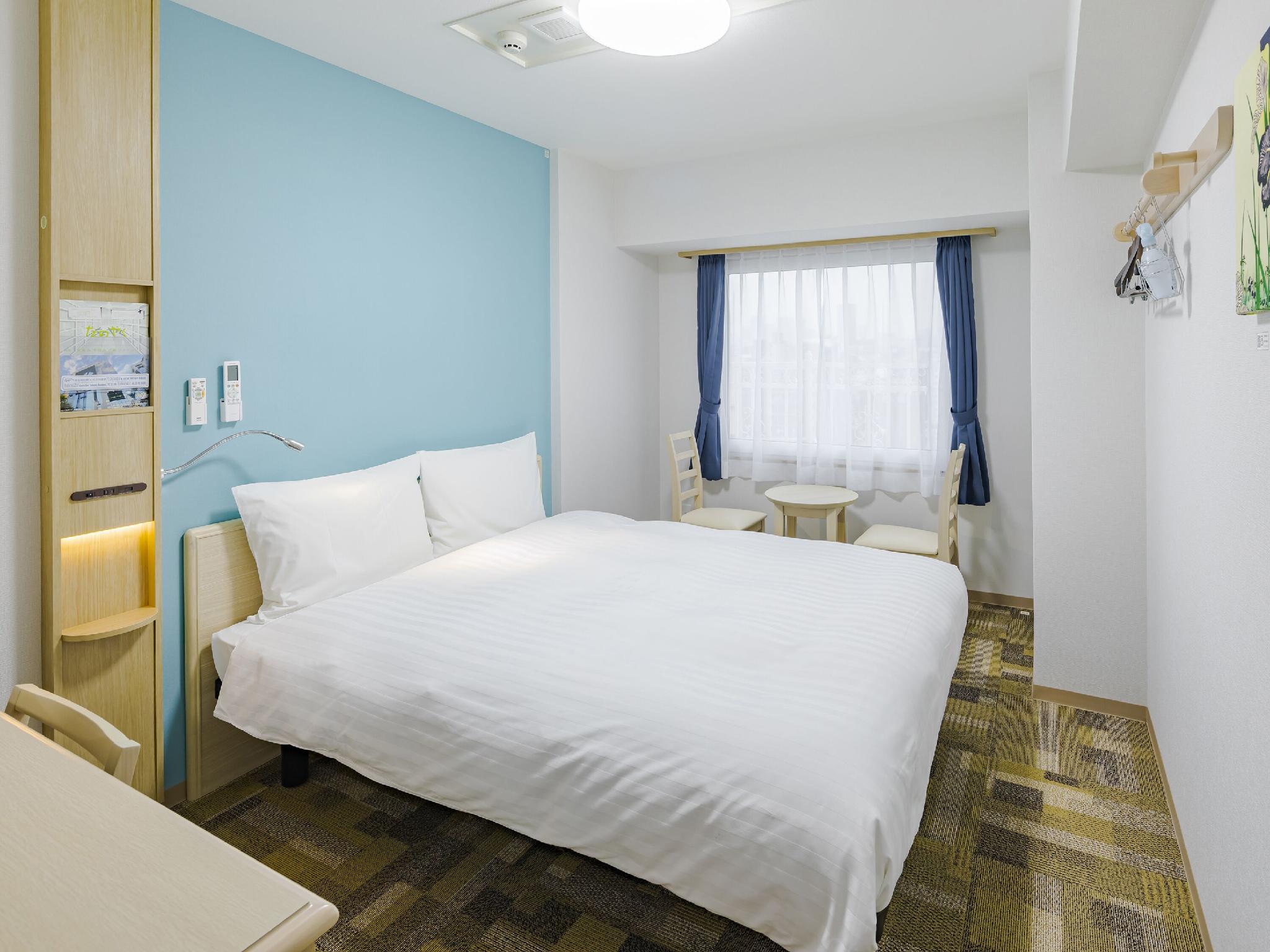 Semi Room, Semi Double Bed, Smoking
