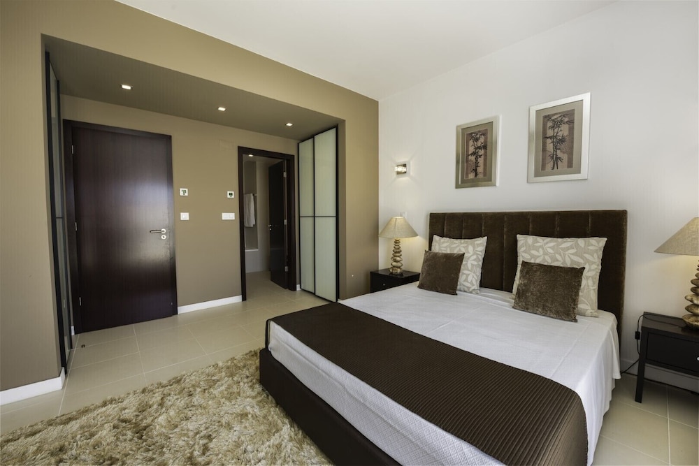 2 BEDROOMS, APARTMENT, BALCONY, MAIN BUILDING