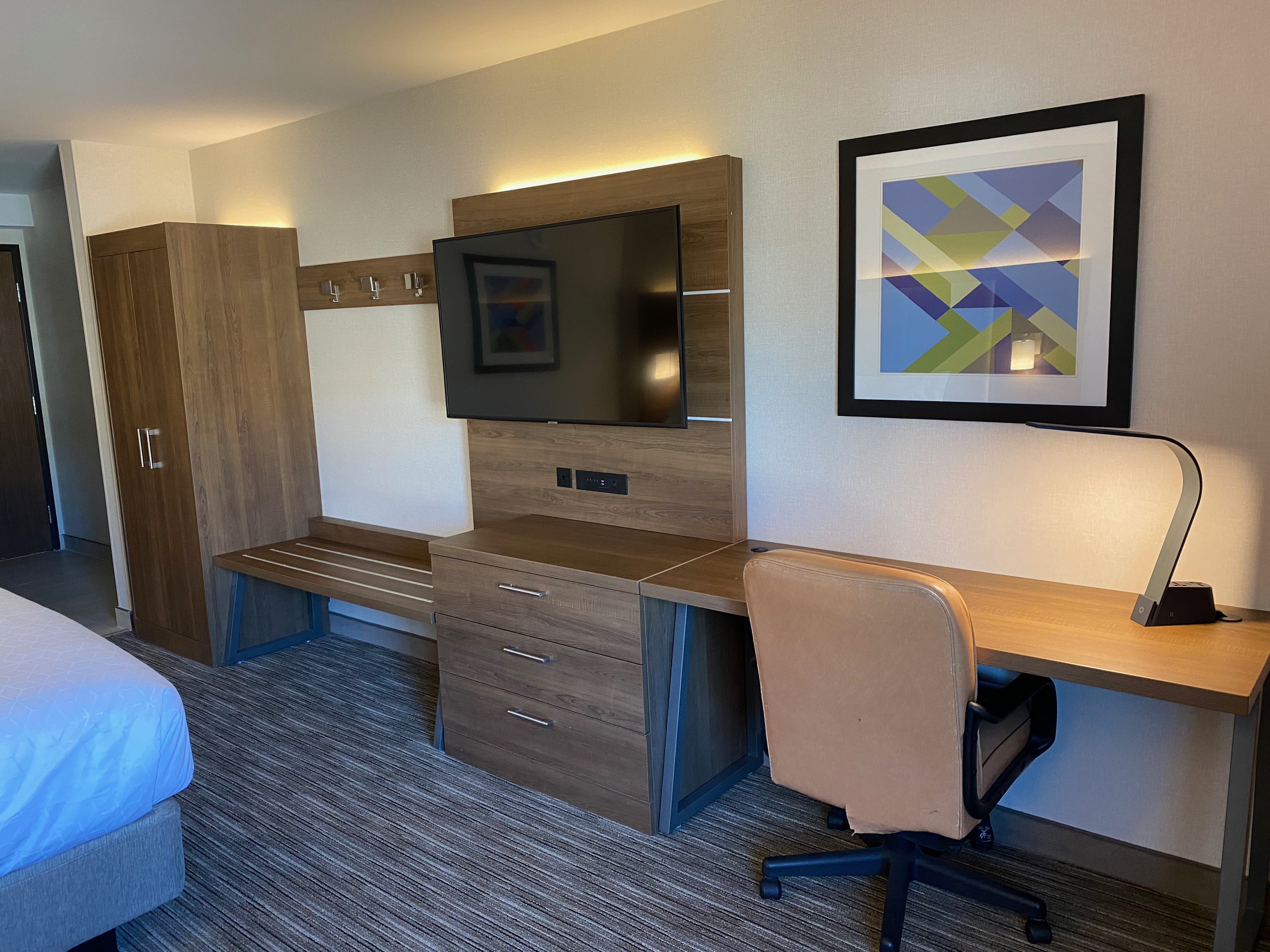 Holiday Inn Express and Suites Chatsworth 47/57