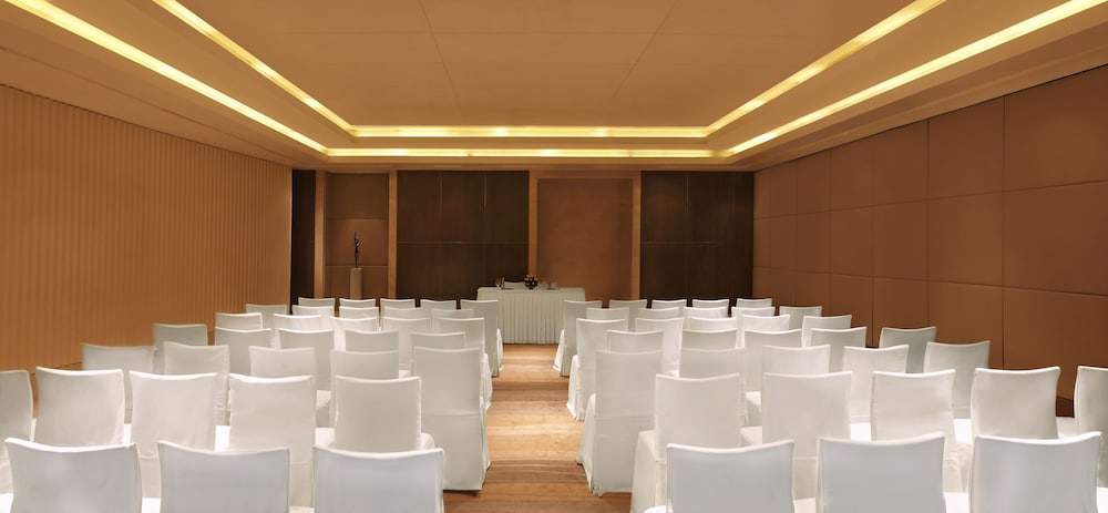 TRIDENT BANDRA KURLA 58/67