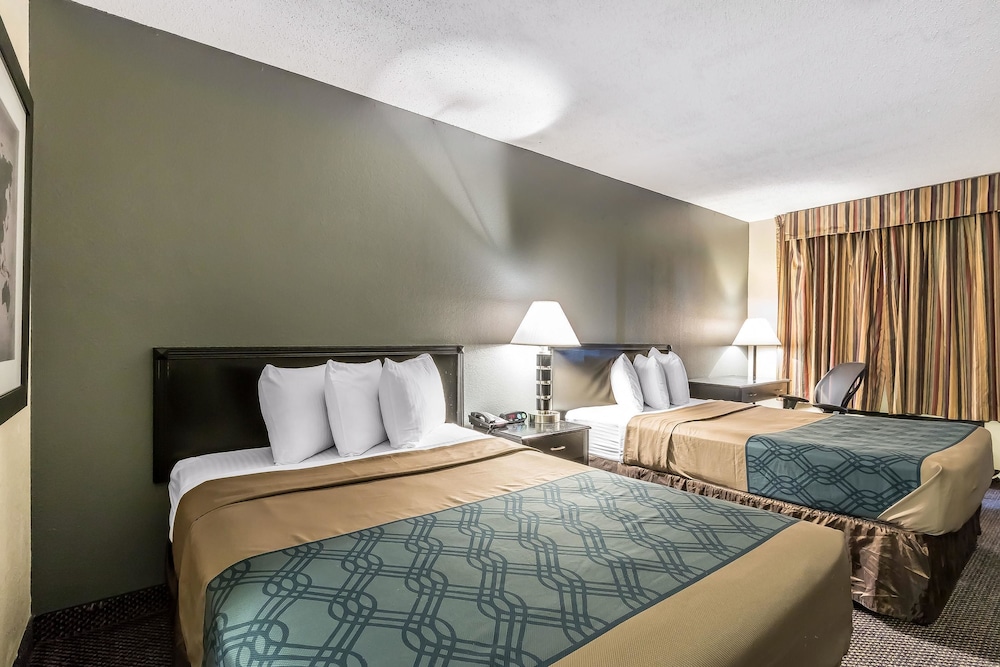 Econo Lodge Martin 8/29