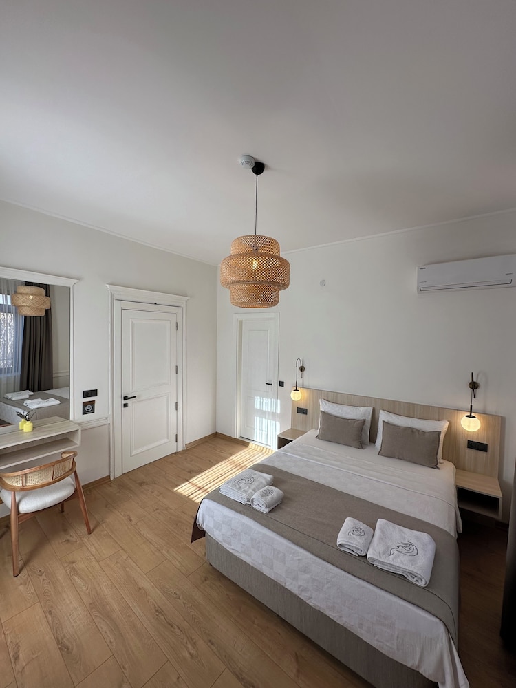 La Luna Otel Cunda 32/50