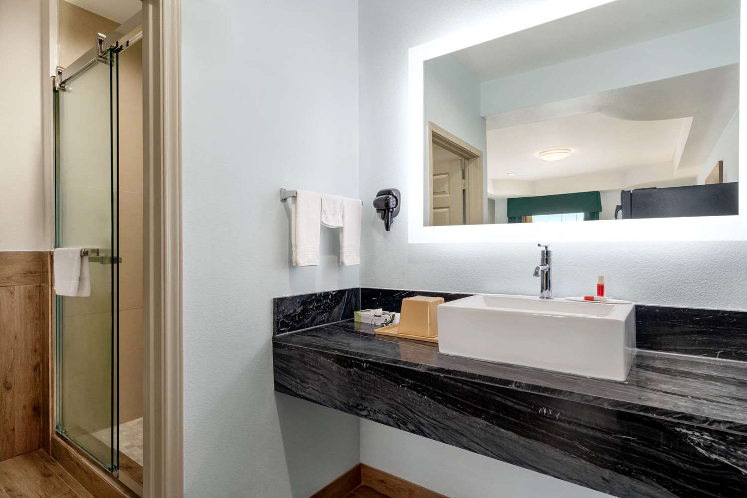 Baymont By Wyndham Kingwood 47/48
