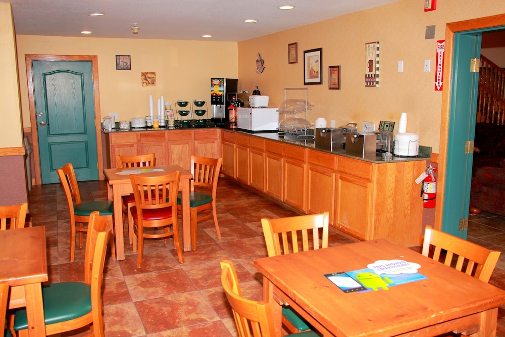 Days Inn & Suites Surprise 20/25