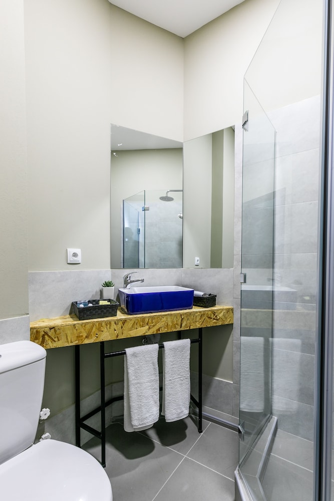 غرفة قياسية بسريرين منفصلين بإطلالة على الفناء، Boutique Hotel MoJo 3/3