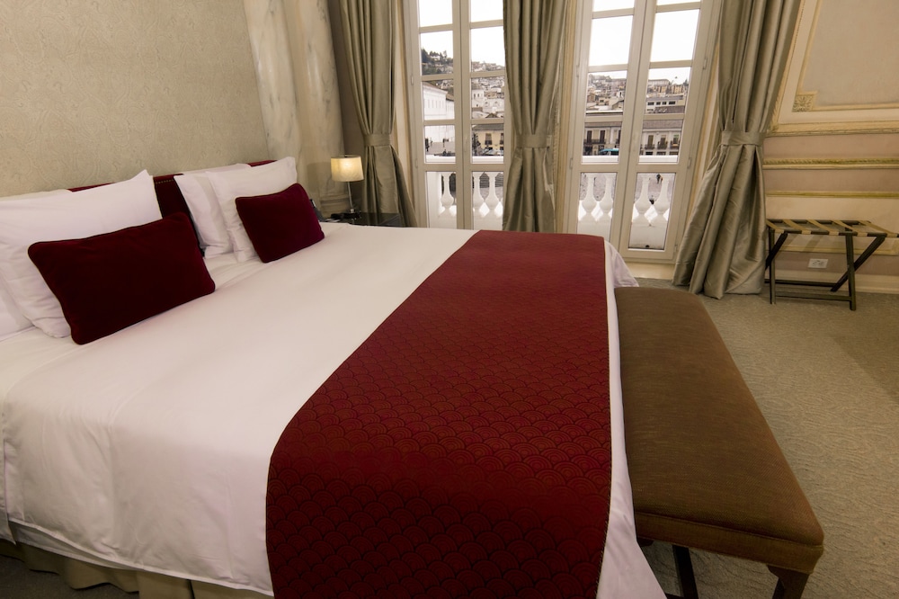 SUPERIOR, KING BED