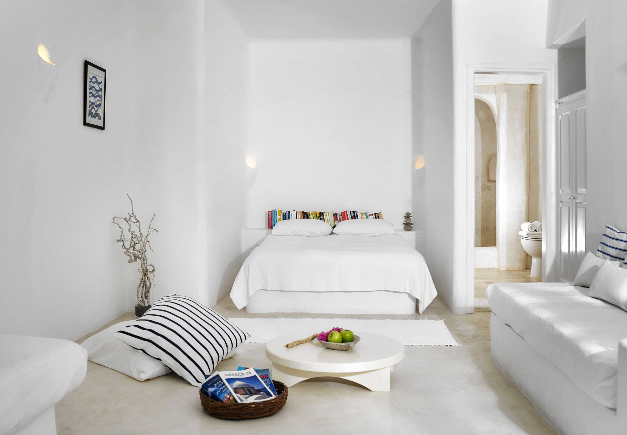 Superior, Queen Bed, Sofa
