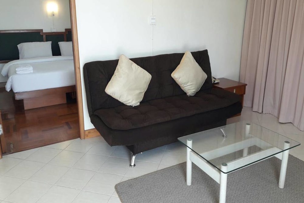 Paradorn Inn 15/19