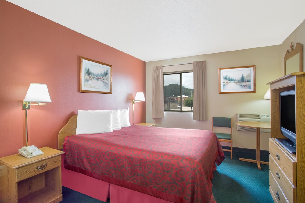 Days Inn by Wyndham Custer 11/36