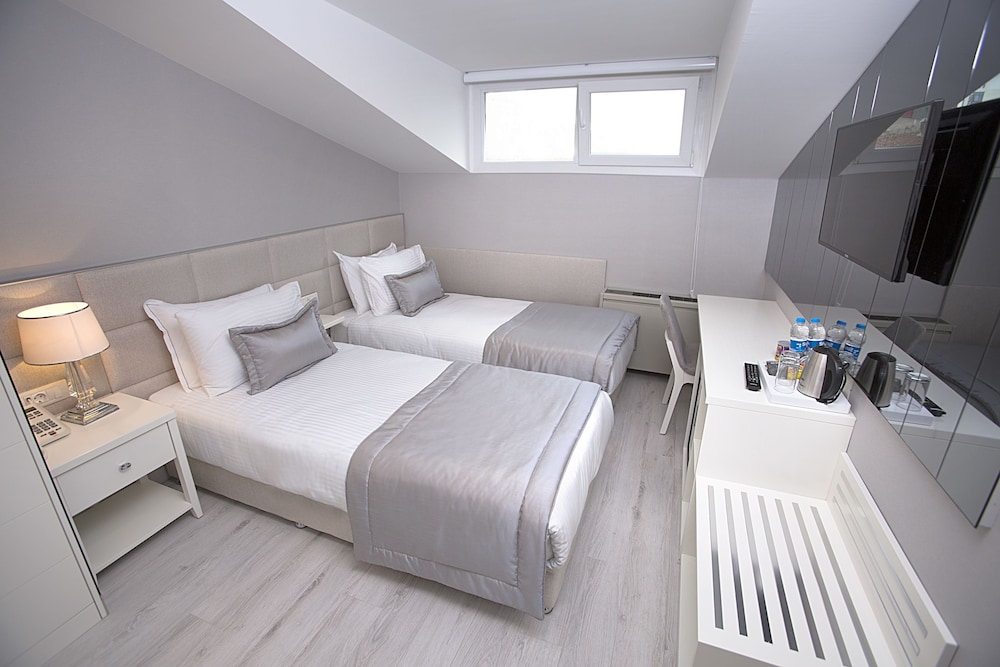 Rawda Hotel Bakirkoy 8/24