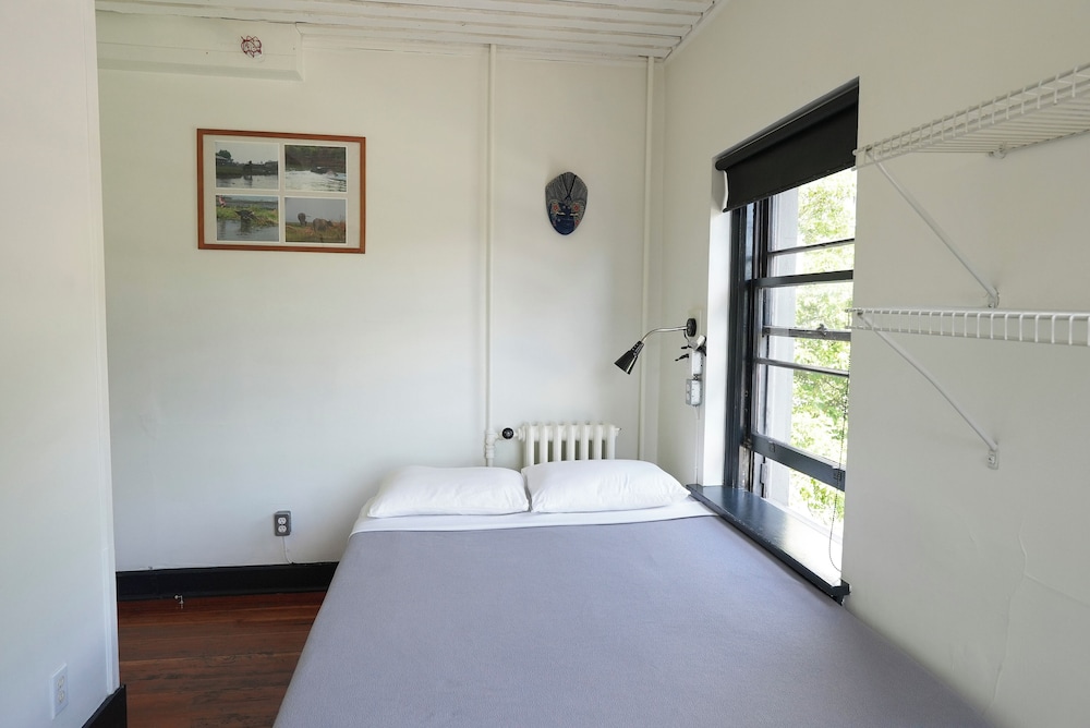 غرفة صغيرة بسرير مزدوج بحمام مشترك، Ocean Island Inn Backpackers Suites Hostel 2/10
