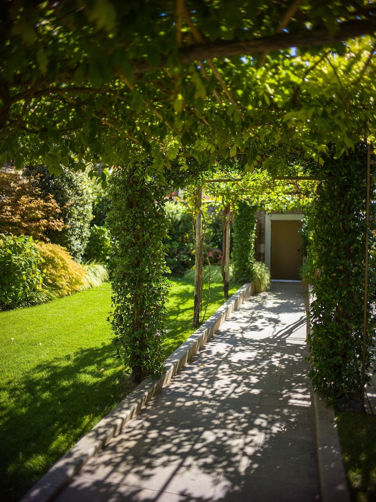 Madama Garden Retreat 36/50