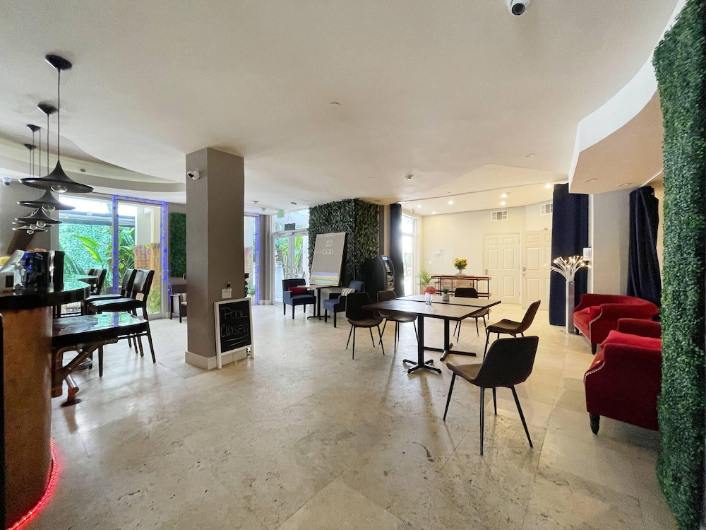 The Mercury All-Suites Hotel 32/33