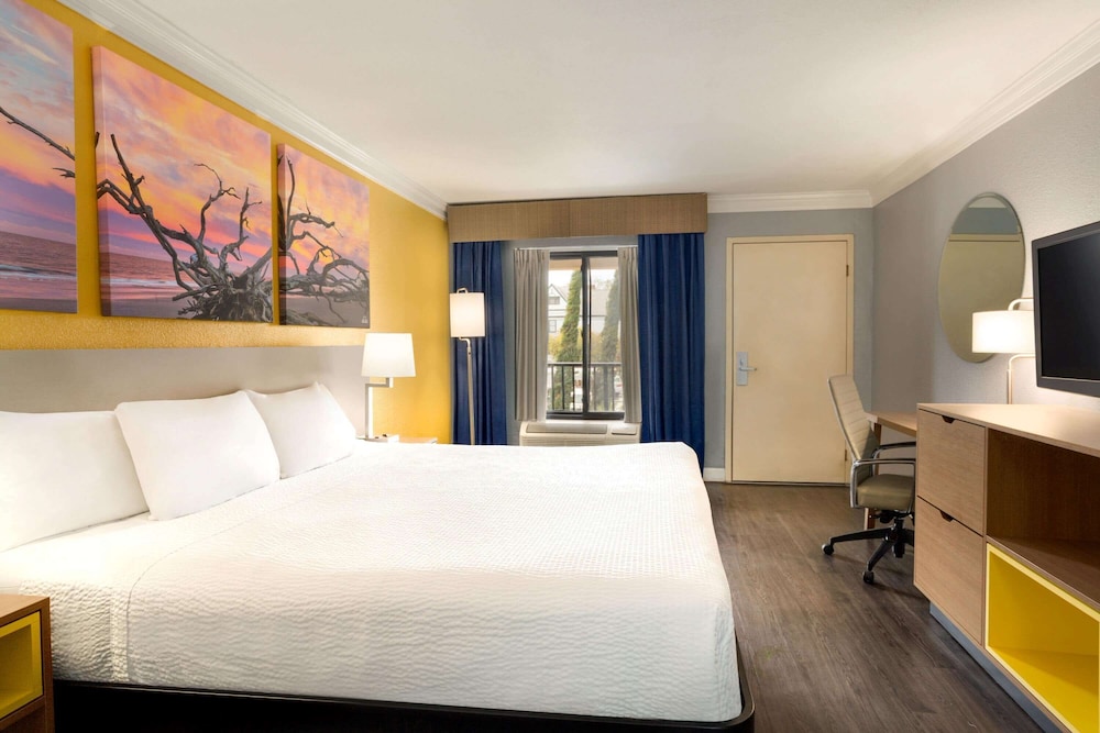 Days Inn By Wyndham Pensacola - Historic Downtown 16/41