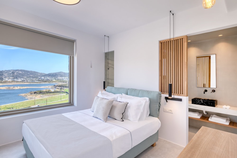 Panormos Bay Suites 16/48