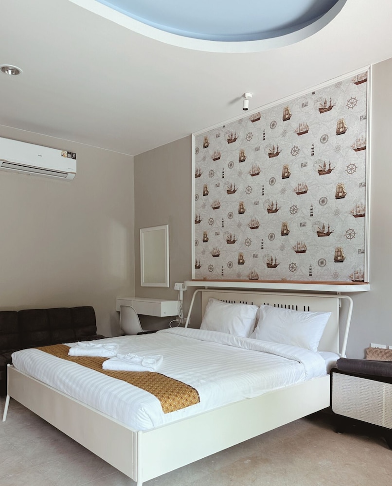 2 Bedrooms, Family, 1 Queen and 1 Single Bed, Garden View