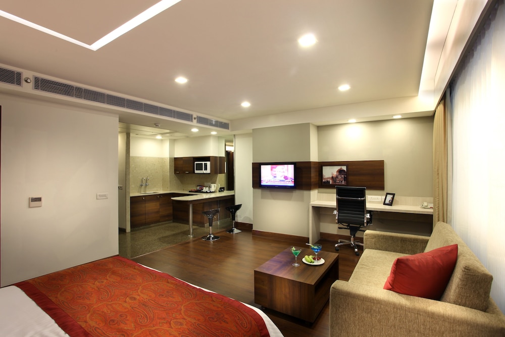 Mahagun Sarovar Portico Suites 28/38