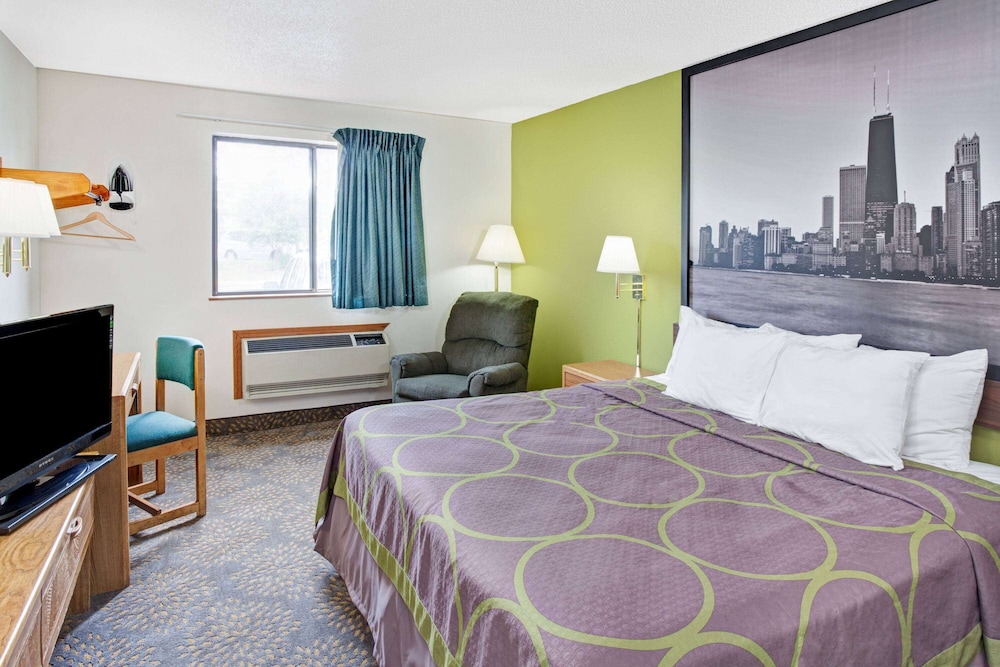 Super 8 by Wyndham Mokena/Frankfort /I-80 17/27