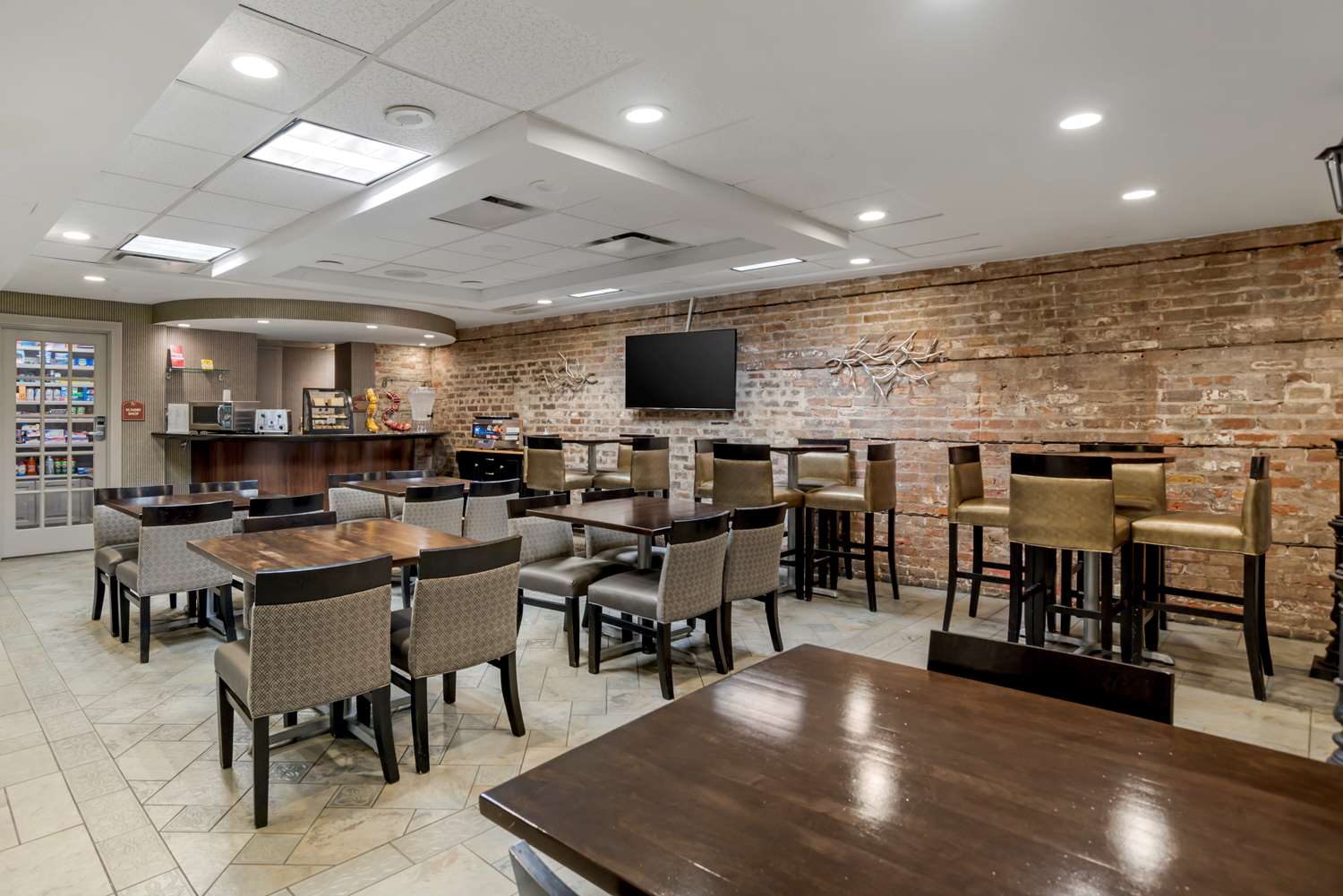 Best Western Plus St. Christopher Hotel 38/49