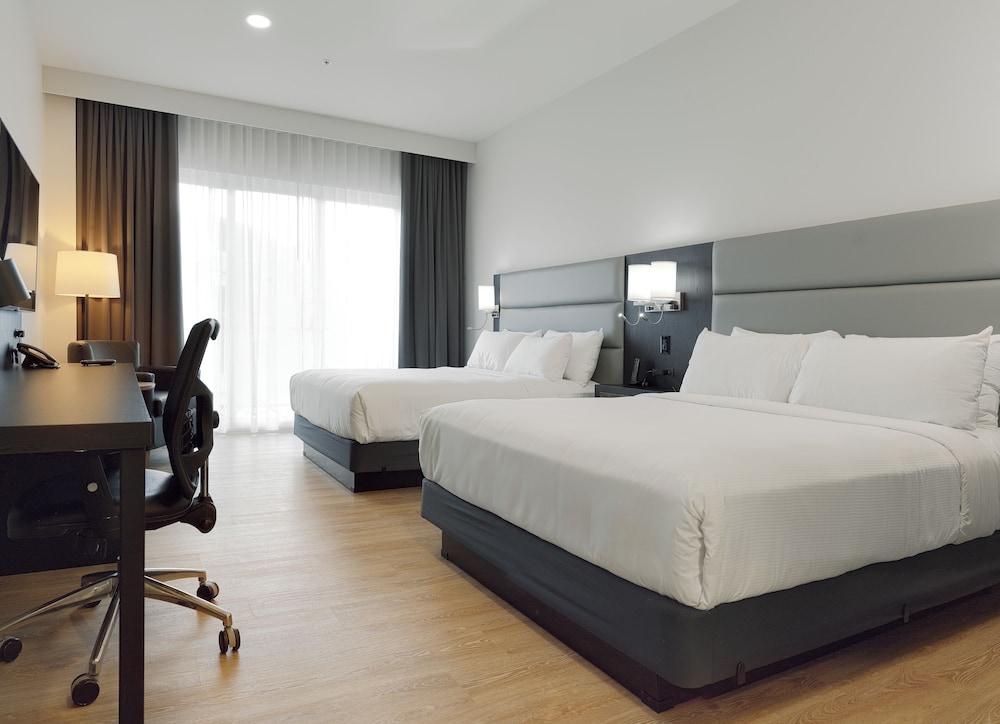 Residential, 2 Queen Beds