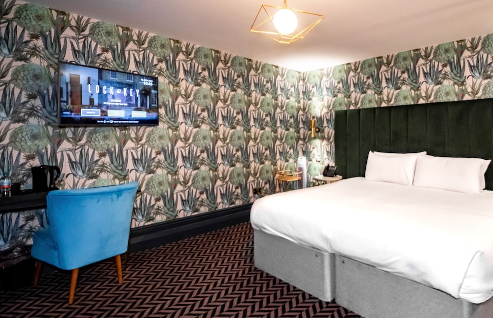 Lock & Key Hotel 7/69