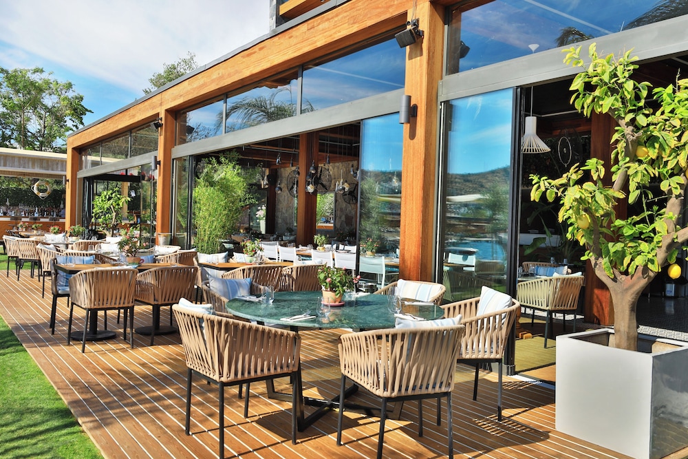 Mare Deluxe Residences and Villas 49/57