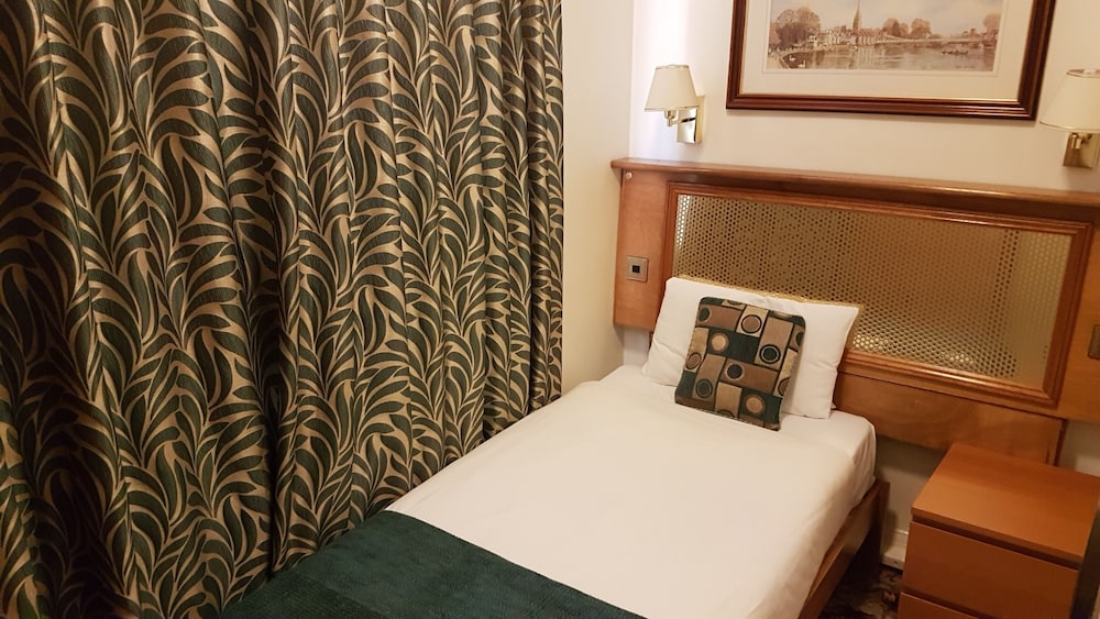 Westpoint Hotel 5/50