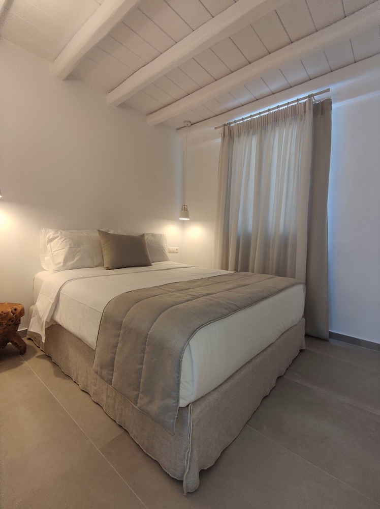 Sofos Suites 10/50