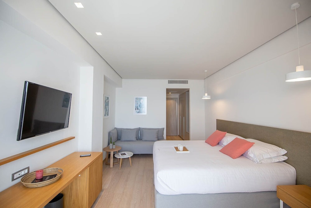 SUPERIOR, TRIPLE, SEA VIEW, BALCONY