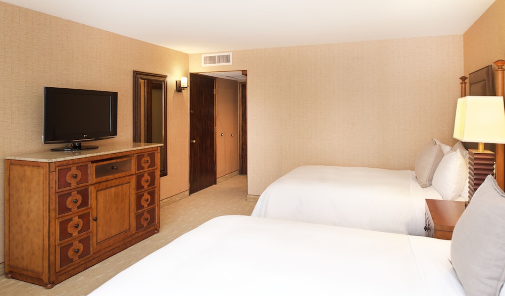 ROOM, 2 QUEEN BEDS, LAKE SIDE, BALCONY