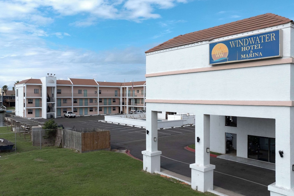 WindWater Hotel & Marina 6/66