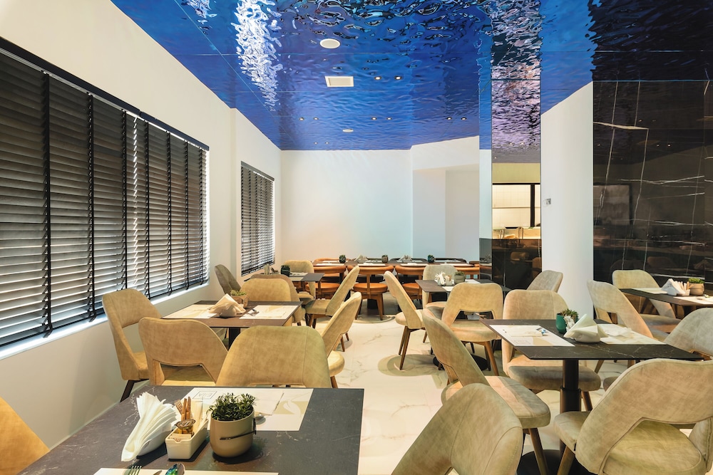 Elia Sea Suites 48/72
