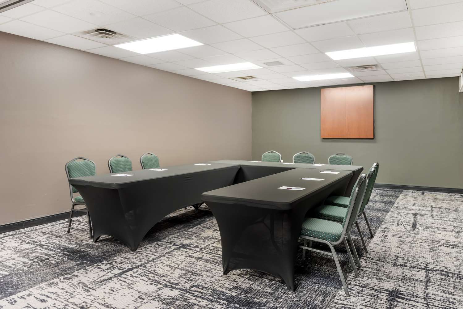 Best Western Plus Eau Claire Conference Center 55/62