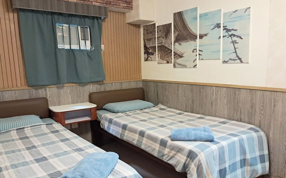 ROOM, TWIN BEDS