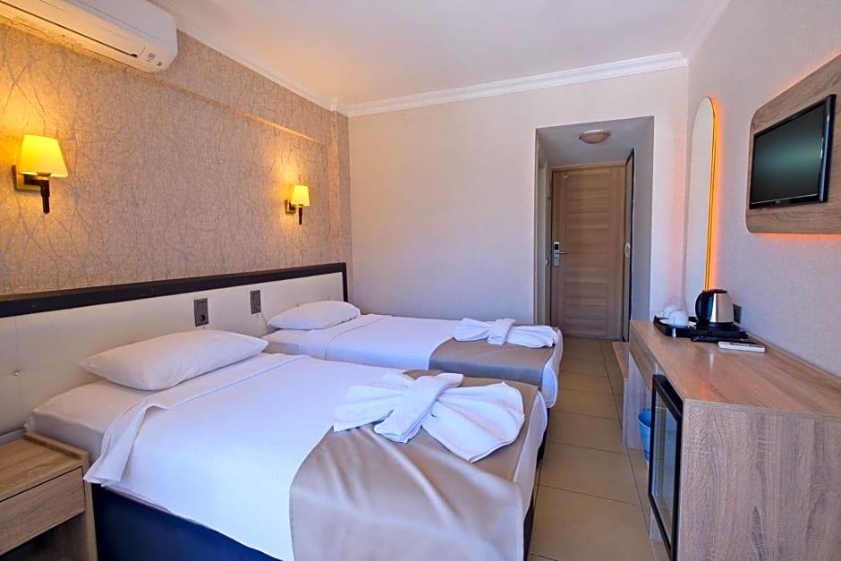 Moni Hotel 20/45
