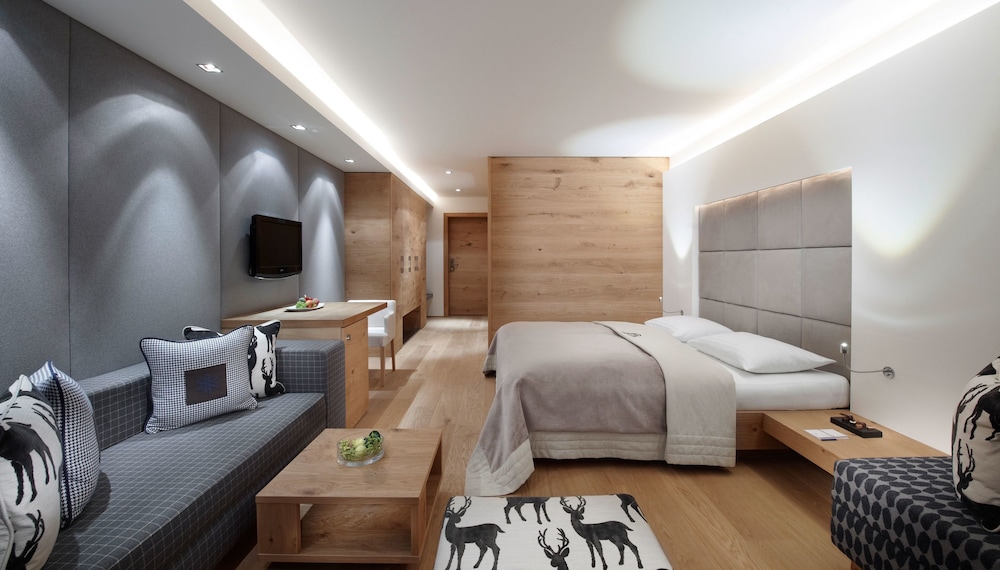 SCHWARZER ADLER WELLNESS HOTEL 27/29