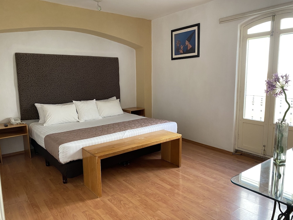Hotel Casona de los Vitrales 7/50