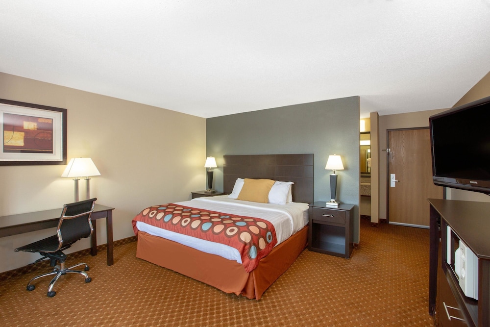 Baymont by Wyndham Coralville 15/37