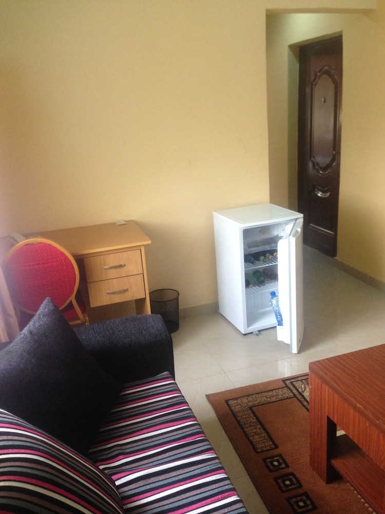 De Lawrence Court Suites 23/41