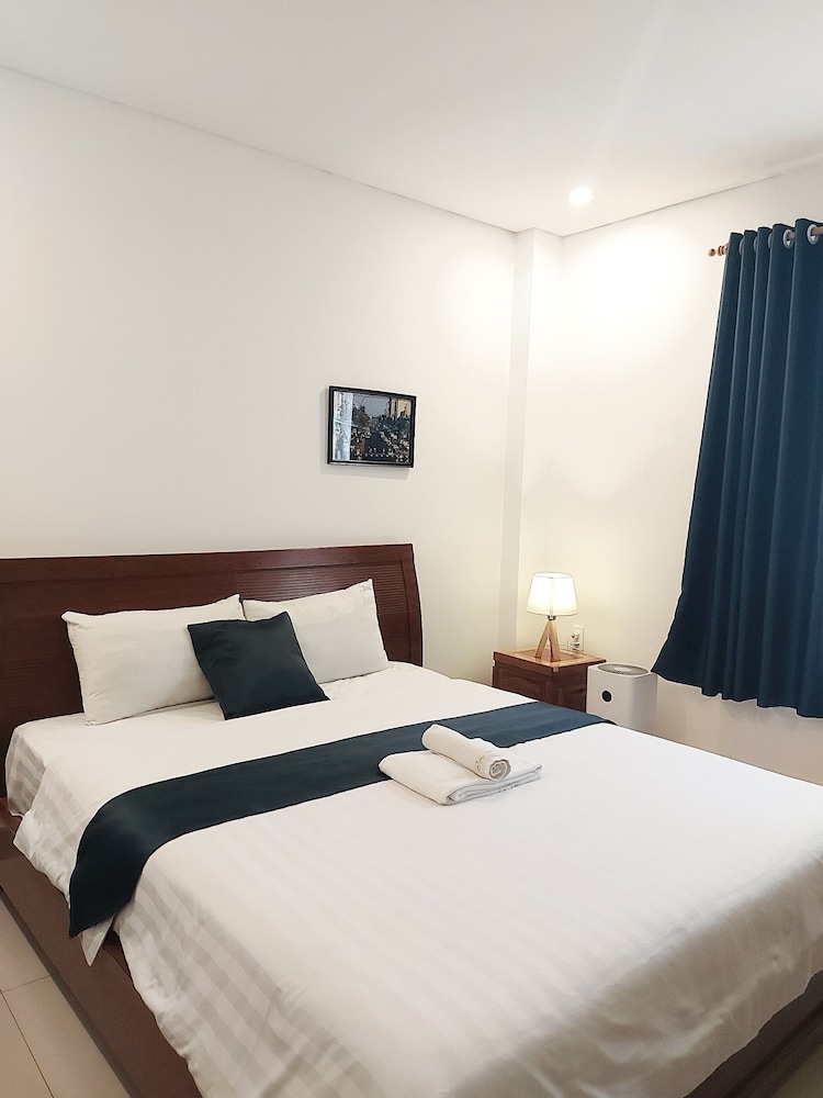 DELUXE, QUEEN BED