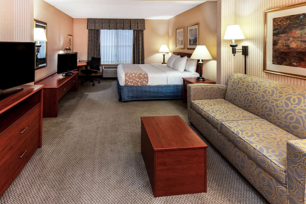 La Quinta Inn & Suites by Wyndham Milwaukee SW New Berlin 15/38