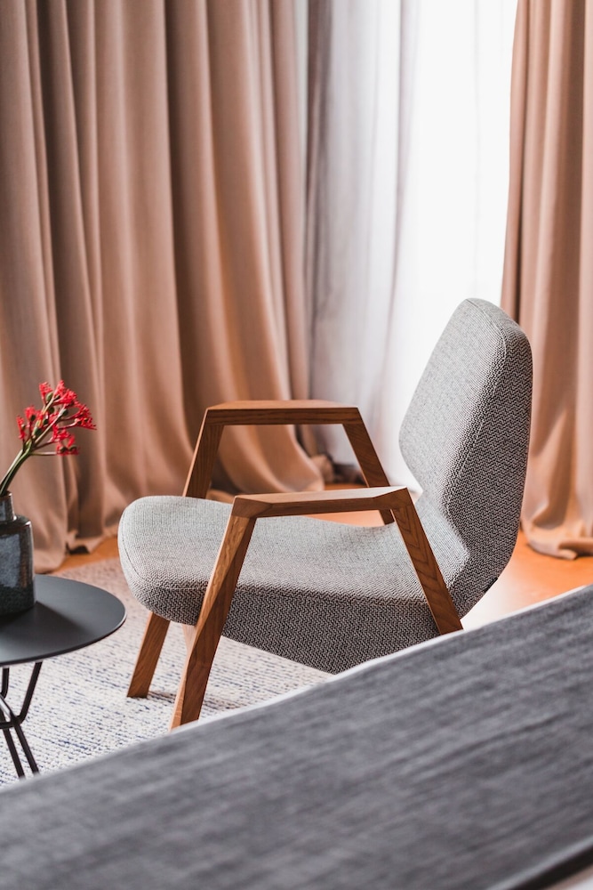 One Suite Hotel 28/50