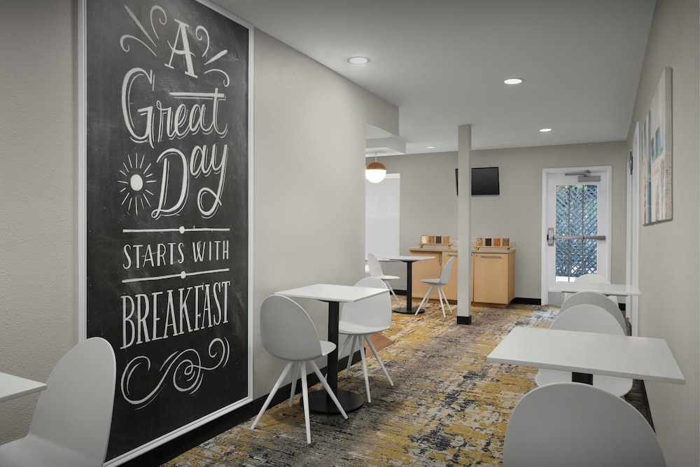 Towneplace Suites By Marriott Pensacola 47/52