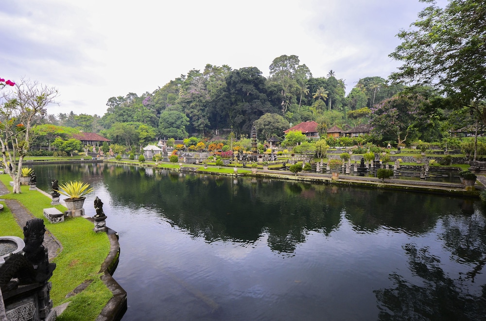 Tirta Ayu Hotel Restaurant 38/50